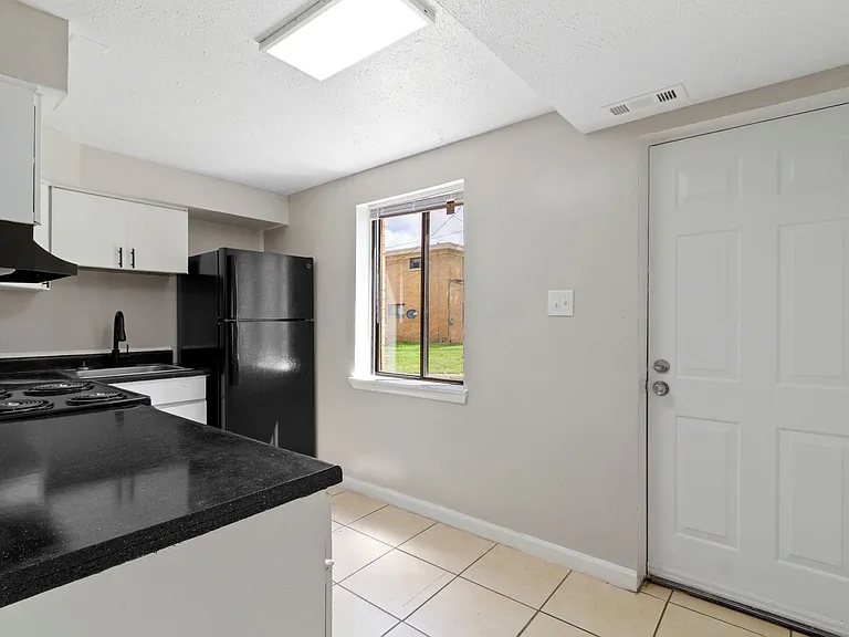 The Vistas Apartment Homes — Photo 34