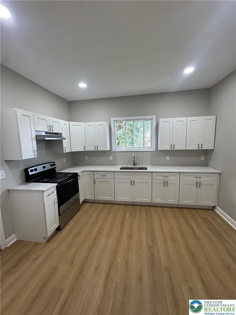 2 bed, 1350 sqft, $1,500 — Photo 4