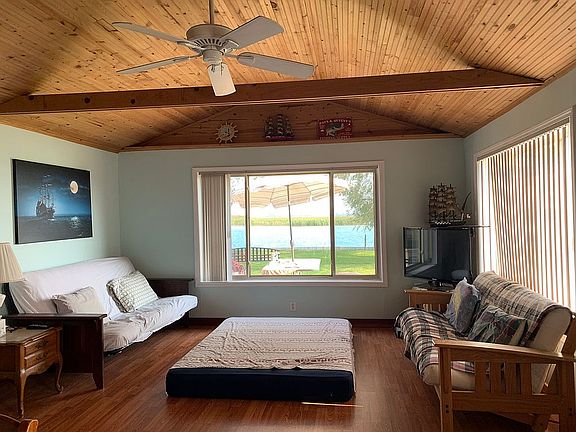 Living room with 2 futons 