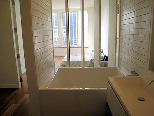 Rented by R New York | media 23