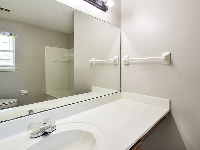 2545 Waverly Dr — Photo 14