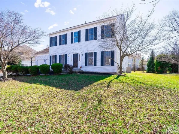 32 Dickinson Rd, Kendall Park, NJ 08824