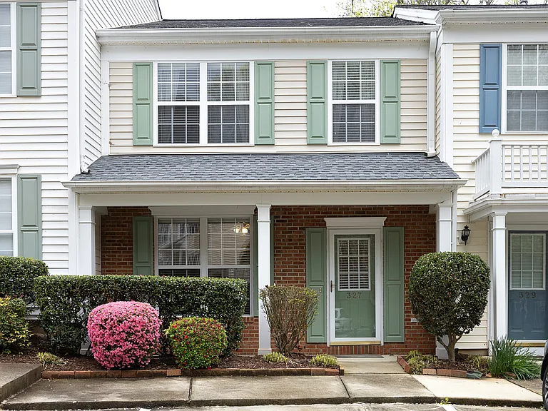 327 Orchard Park Dr — Photo 3
