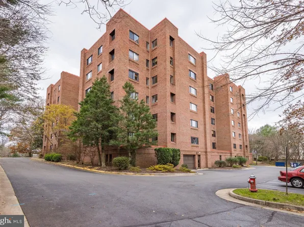 11500 Fairway Dr APT 402, Reston, VA 20190