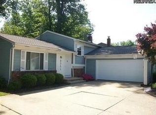 8551 Greenbrier Dr, Olmsted Township, OH 44138