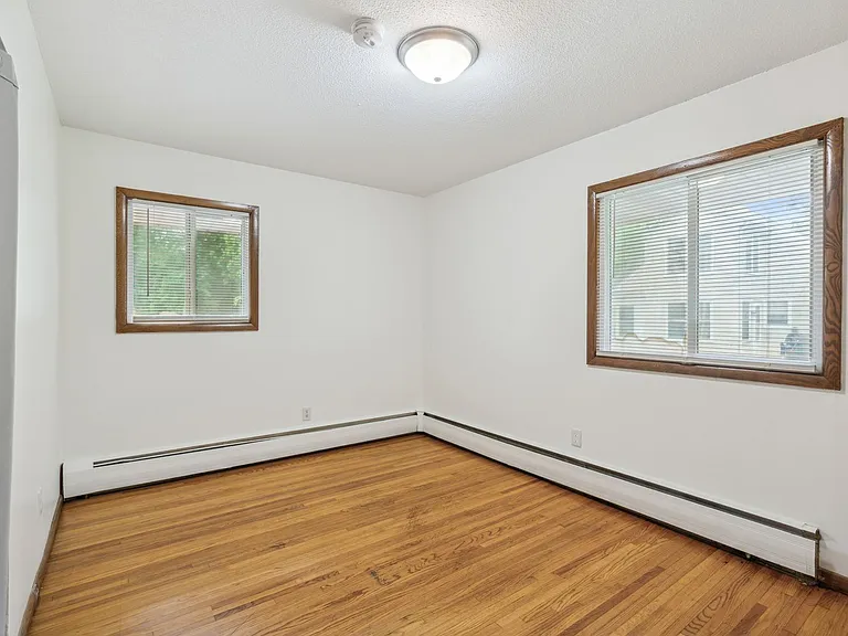 5547 Lyndale Ave N — Photo 16