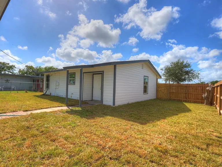 5126 Bevly Dr — Photo 11