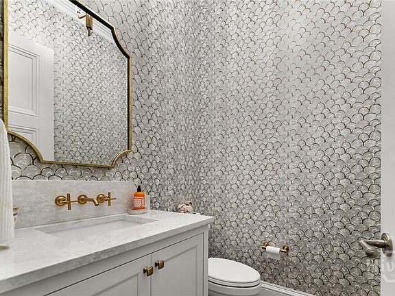 4th image of 105 E Gordon Street