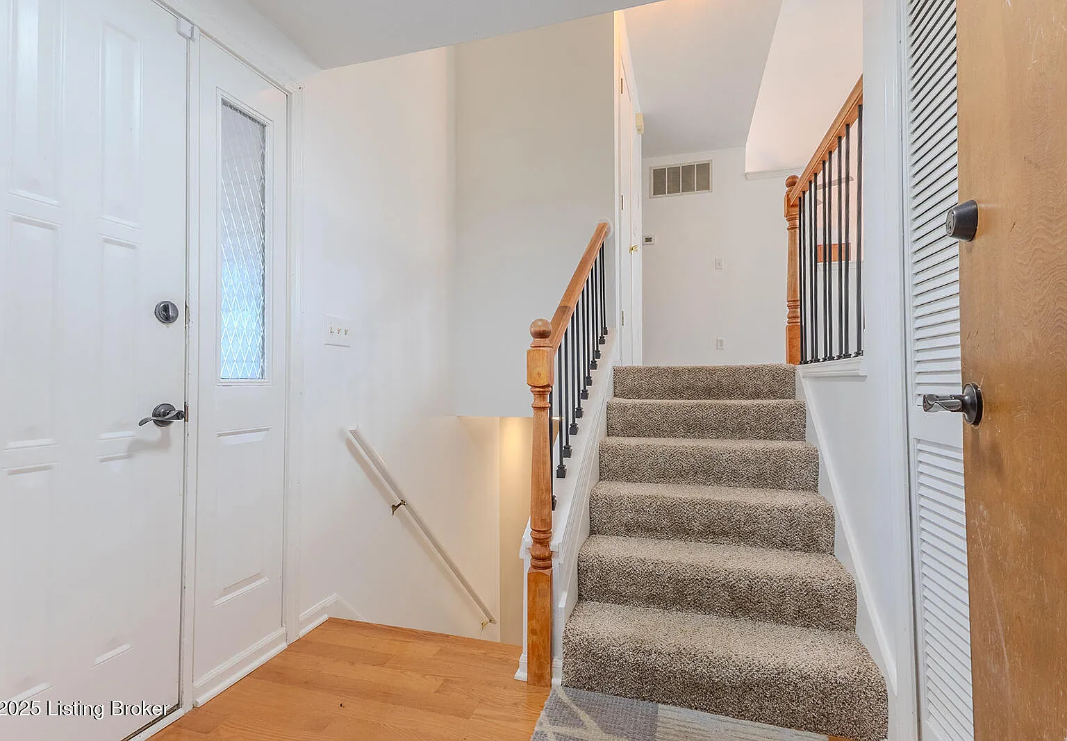 3 bed, 2.0 bath, 1934 sqft, $2,300 — Photo 4
