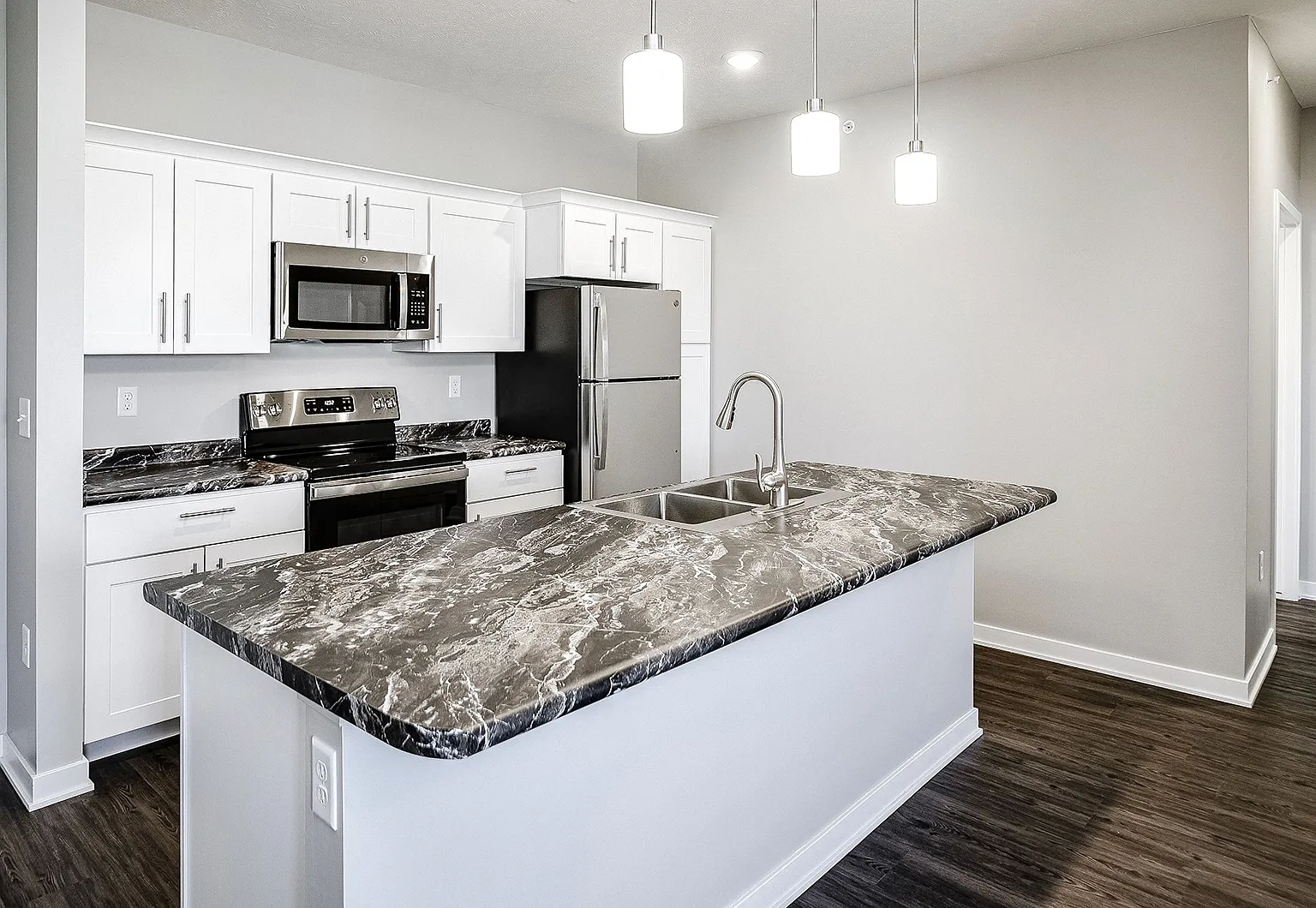 Deerfield Apartments & Chateaus — Photo 4