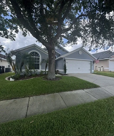 216 Somerset Dr — Photo 2
