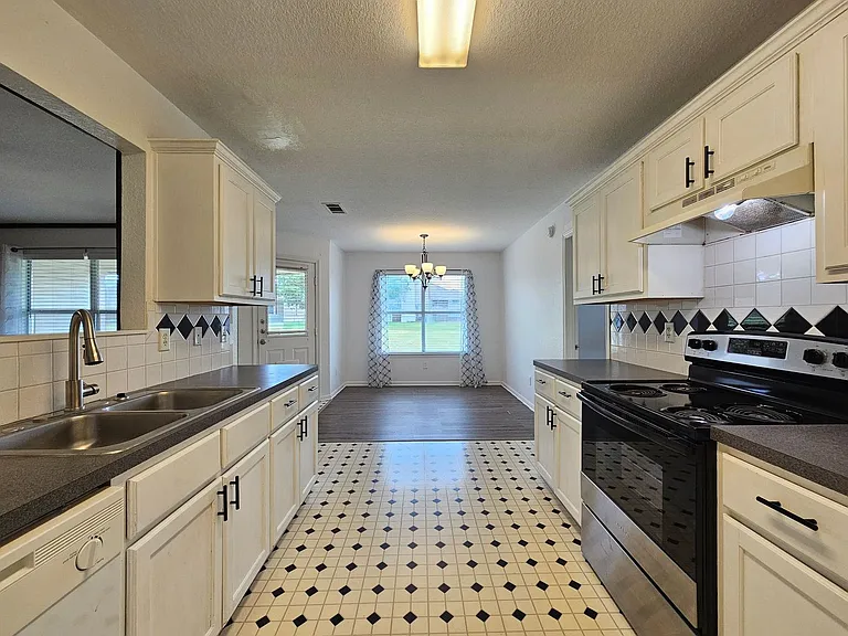 4609 Telluride Dr — Photo 8