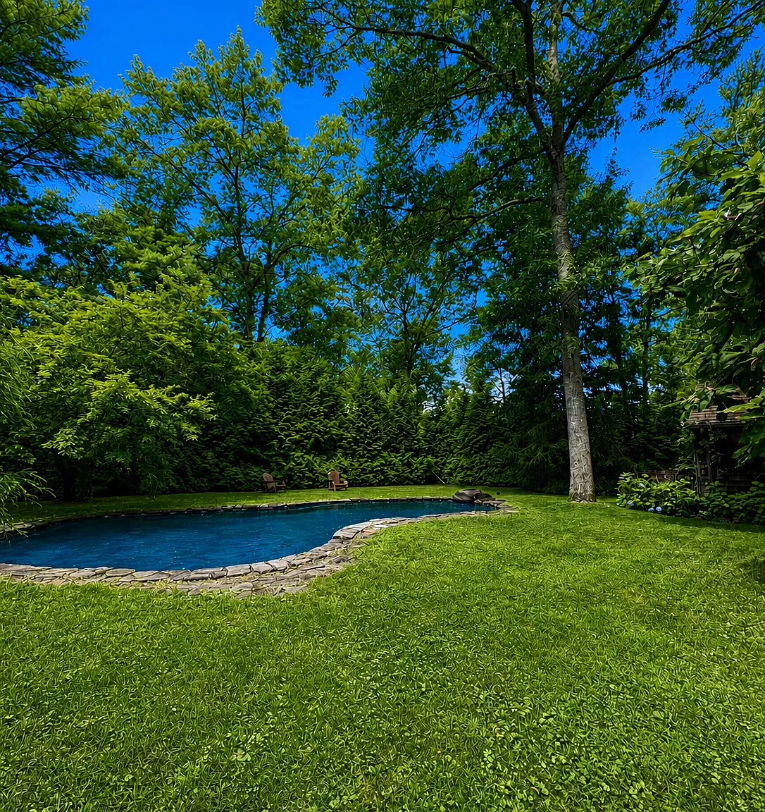 East Hampton Cottage with Gunite Pool & Pool House Village Fringe — Photo 1