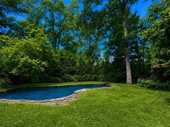 59 Edwards Hole Rd, East Hampton, NY 11937