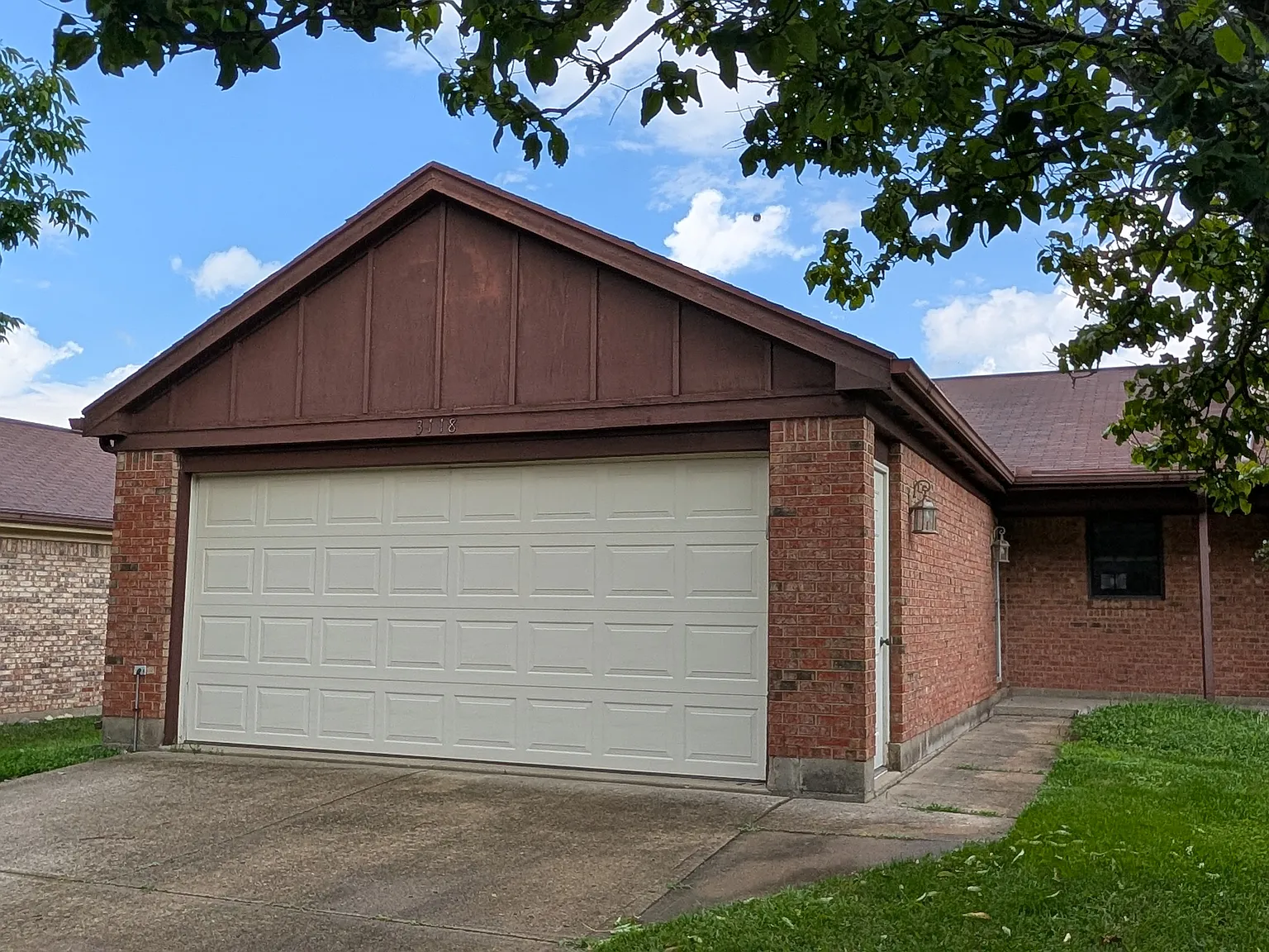 2 bed, 1.5 bath, 1330 sqft, $1,400 — Photo 2