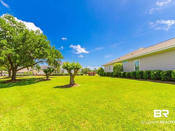 5th image of 627 Pinehurst Dr