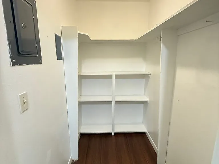 Executive House West — Photo 6