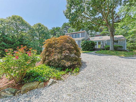 3rd image of 10 S Pond Drive
