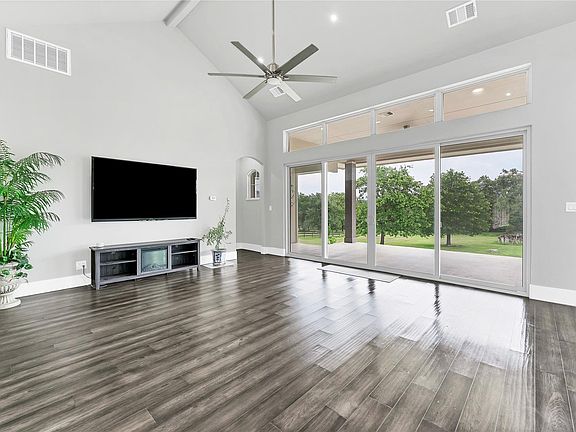 5th image of 145 Pavilion Dr