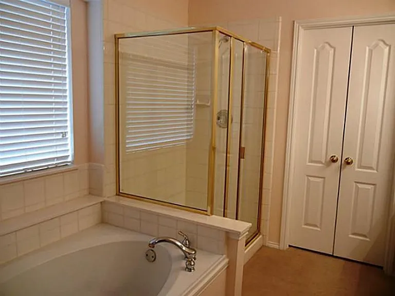 1606 Mapleleaf Falls Dr — Photo 17