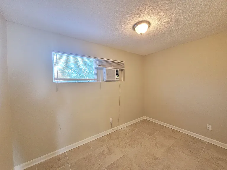 331 Emory Dr — Photo 16