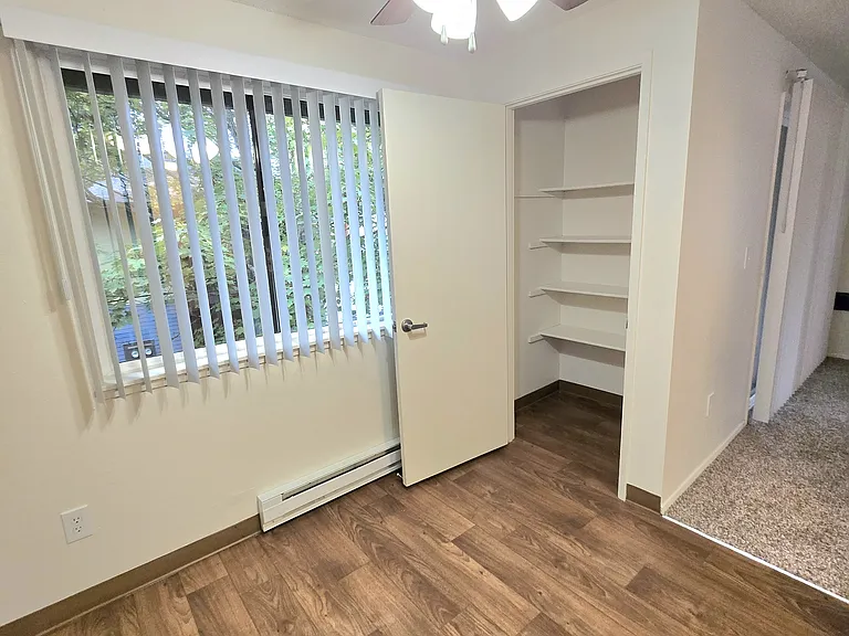 1x1 700sqft- Dining Area and Pantry