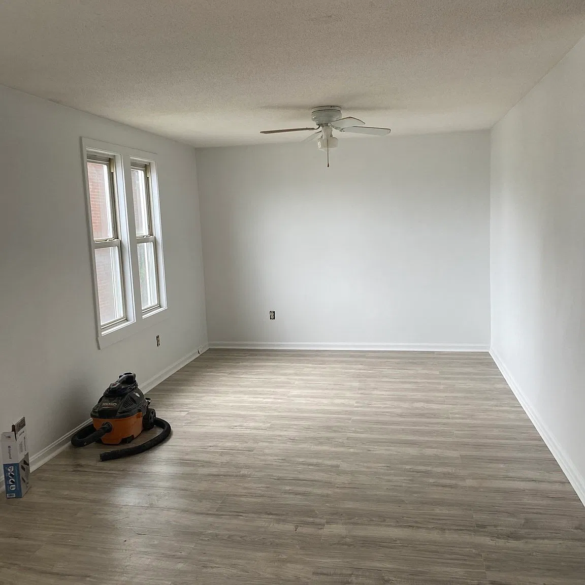 3 bed, 1.0 bath, 912 sqft, $1,800 — Photo 2
