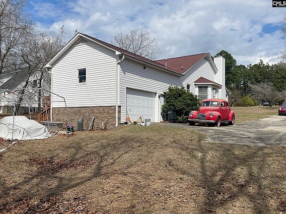 4th image of 1281 Surrey Ln