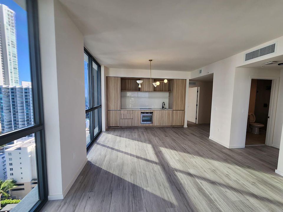 1st image of 421 NE 35th St #B1