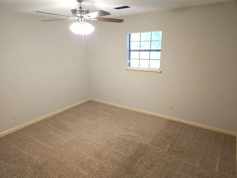 340 Creekwood Ct #B — Photo 8