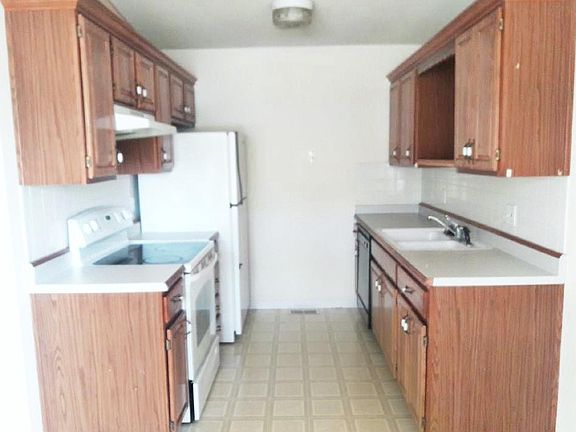 Kitchen-**photo with new flooring coming soon