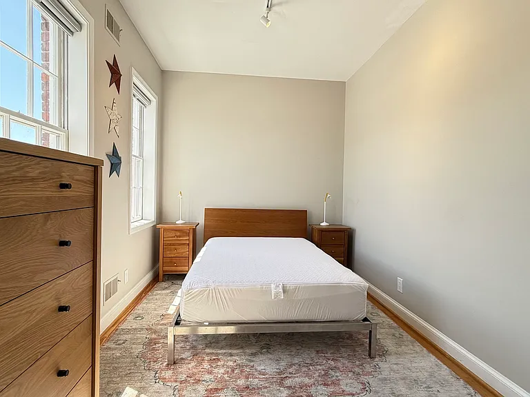 1118 F St NE #3 — Photo 33