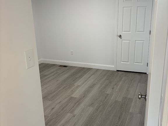 Middle Bedroom