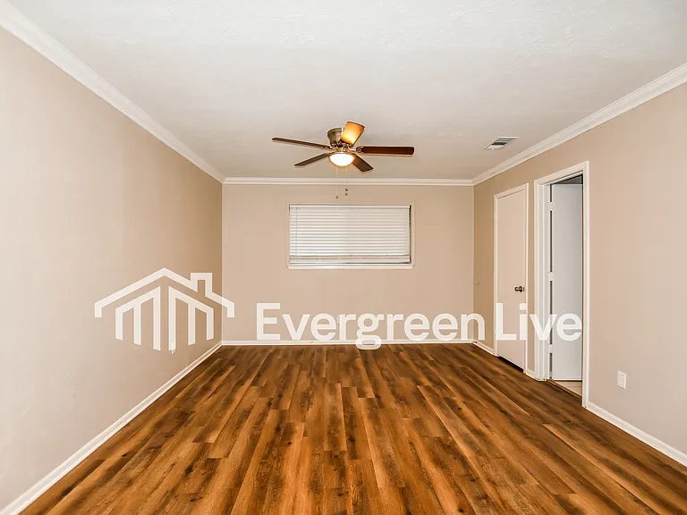 803 Catherine Ln — Photo 14