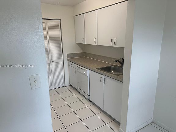 4th image of 500 NE 2nd St APT 408