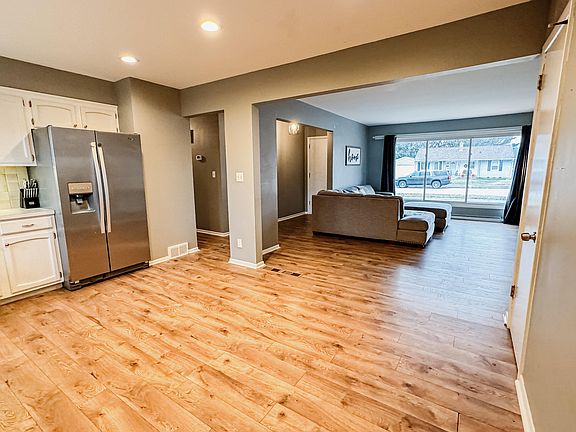 5th image of 4046 Omaha St SW