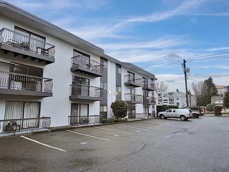 130 Stewart Ave #9 — Photo 30