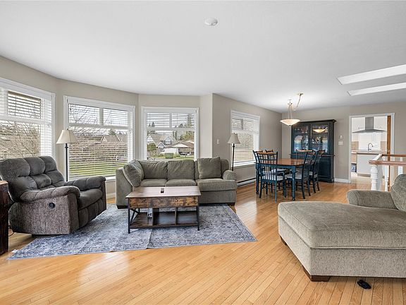 2nd image of 615 Chinook Ave