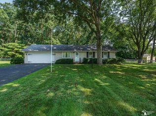 2372 Devonshire St, Temperance, MI 48182