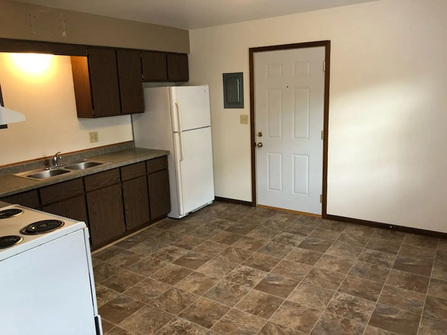 2 bed, 775 sqft, $800 — Photo 2