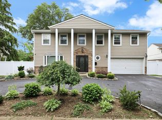 402 S Marginal Rd, Jericho, NY 11753