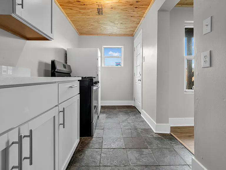 141 W 10th Ave #4 — Photo 1