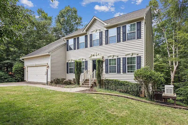 4 bed, 4.0 bath, 4107 sqft, $3,500 — Photo 4