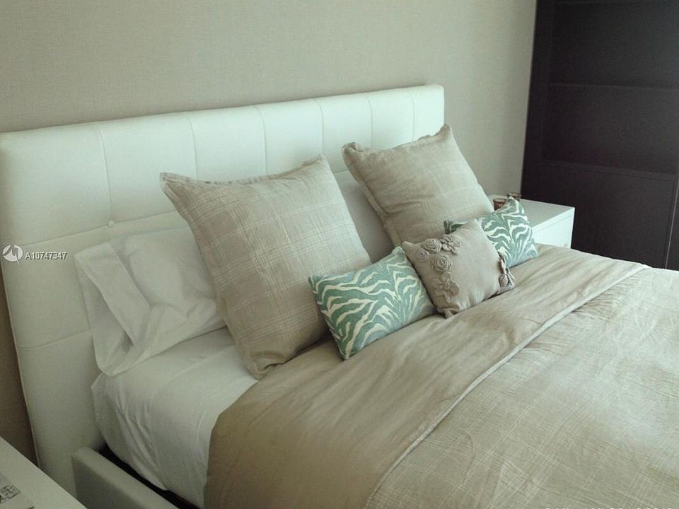 2nd image of 900 Biscayne Blvd APT 3508