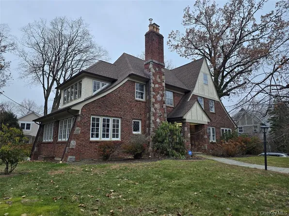 10 Bon Air Ave, New Rochelle, NY 10804