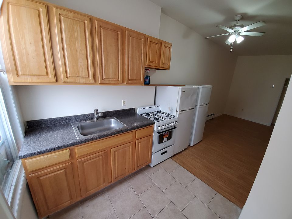 2nd image of 186 South St APT 12Q