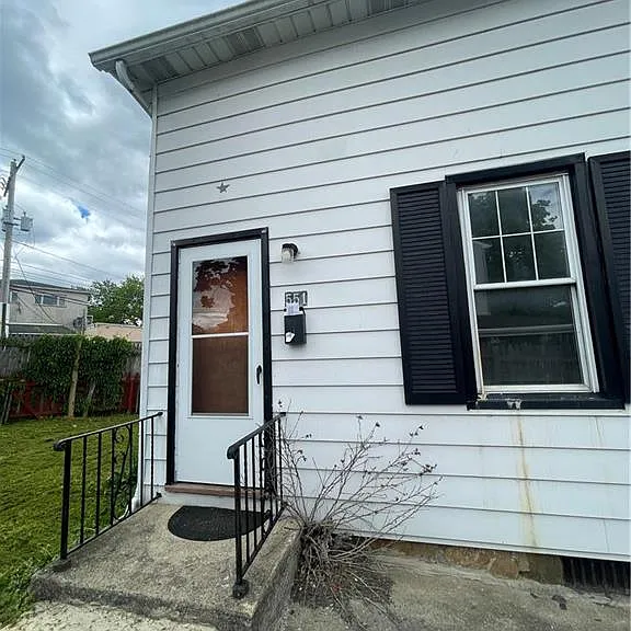 551 Sumner Ct — Photo 1