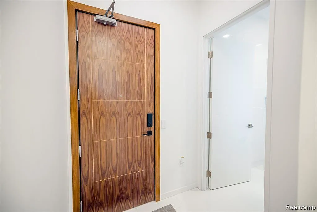 1 bed, 757 sqft, $3,000 — Photo 2