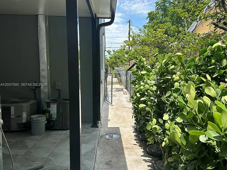 1628 NW 15th St #B — Photo 10