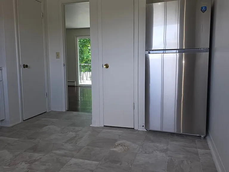 519 W Water St #F — Photo 6